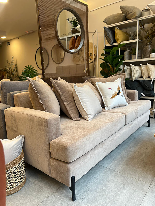 sofa-martillo-5-almohadones-en-respaldo04 SOFÁ MARTILLO 5 ALMOHADONES EN RESPALDO