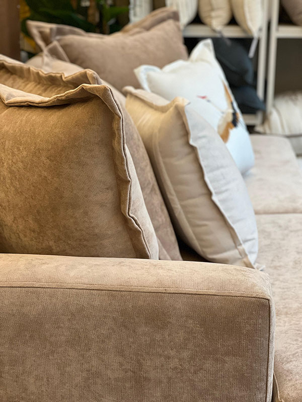 sofa-martillo-5-almohadones-en-respaldo05 SOFÁ MARTILLO 5 ALMOHADONES EN RESPALDO